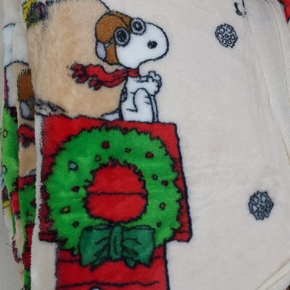 Peanuts Full/Queen Plush Blanket 90x90 By Berkshire Polyester Snoopy Holiday - Picture 8 of 9